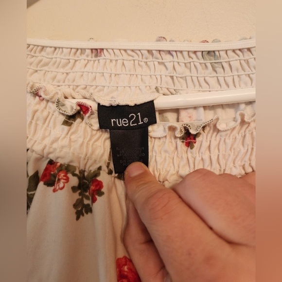 Rue 21 floral design crop top size juniors small - Picture 3 of 3